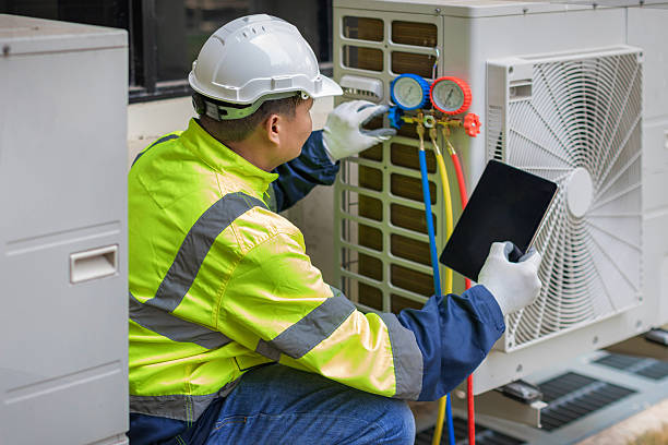Professional Hvac Installation technician working in Fullerton, CA
